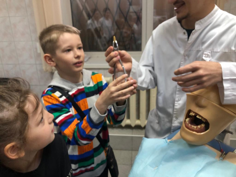 Будущие стоматологи.